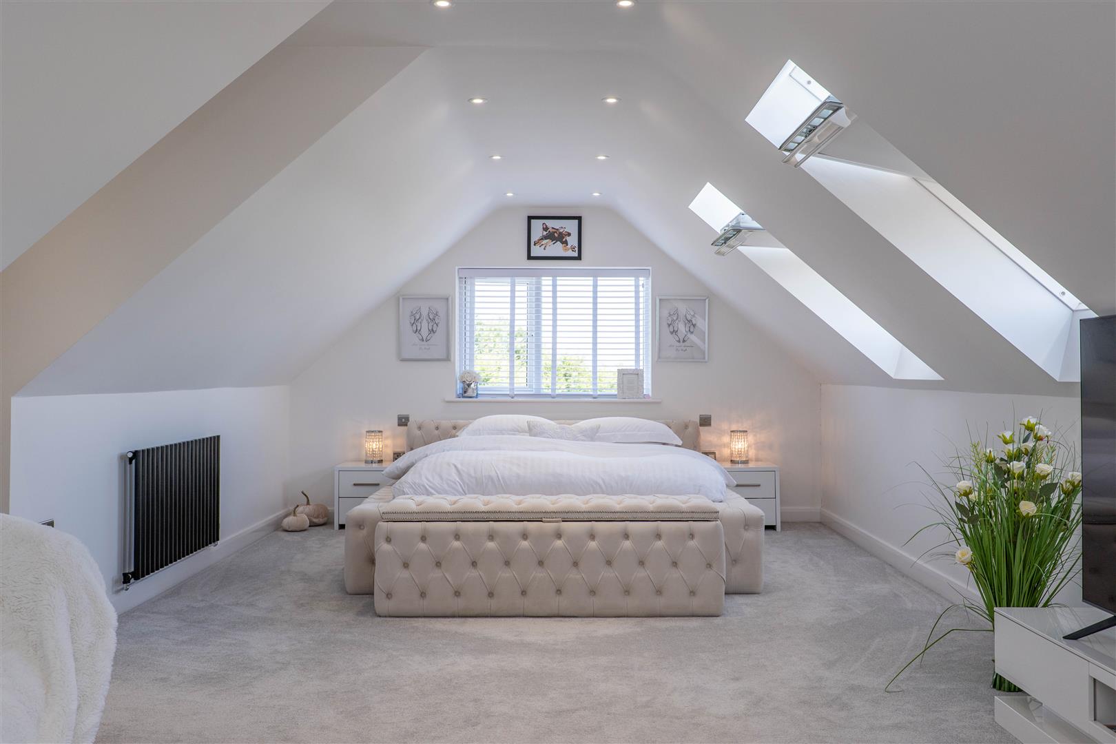 6 bed property in Wigan Road, Leyland